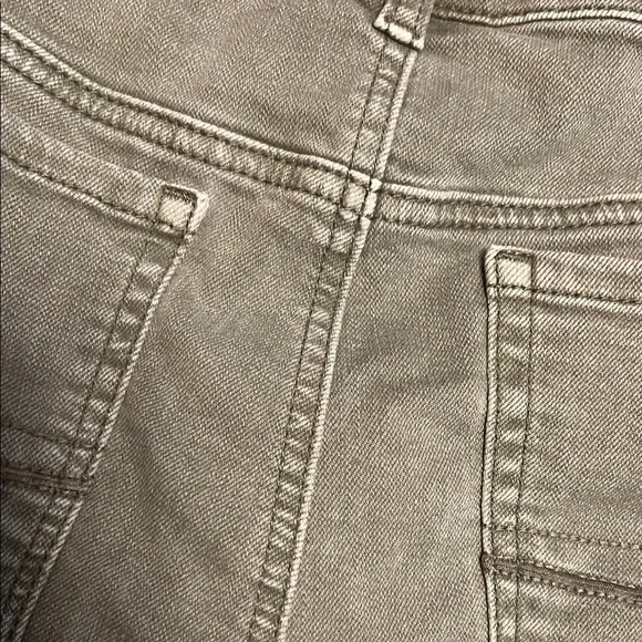 American Eagle Outfitters GREEN Hi-Rise Shortie Denim Shorts size 8 - Picture 8 of 12